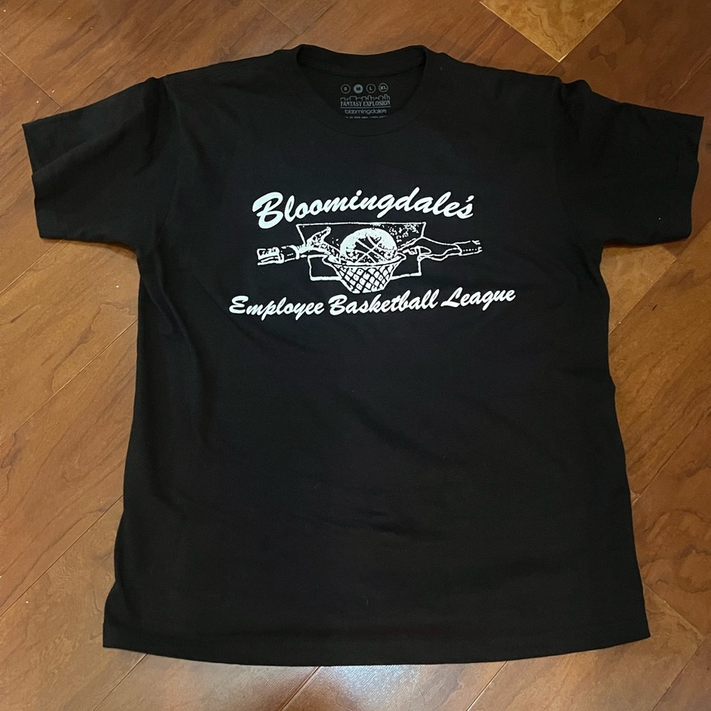 Bloomingdales anniversary  Black Graphic Tee size med never worn